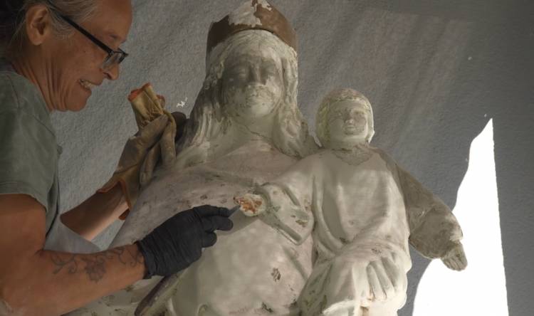 SE RESTAURA LA IMAGEN DE MARÍA AUXILIADORA