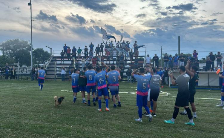 EL CLÁSICO DE DEL CAMPILLO SE SUSPENDIÓ POR LA AGRESIÓN A UN ÁRBITRO