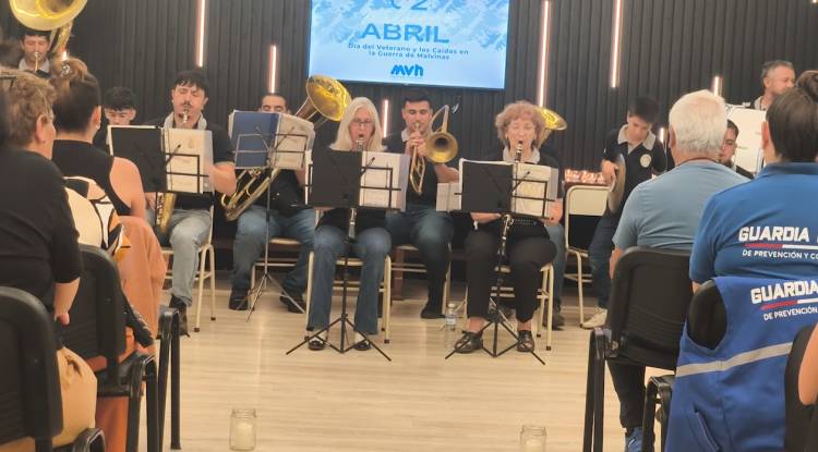 VIGILIA DE LA BANDA MUNICIPAL POR EL 2 DE ABRIL