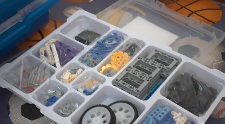 ESCUELAS DE LA LOCALIDAD RECIBIERON KITS DE ROBOTICA